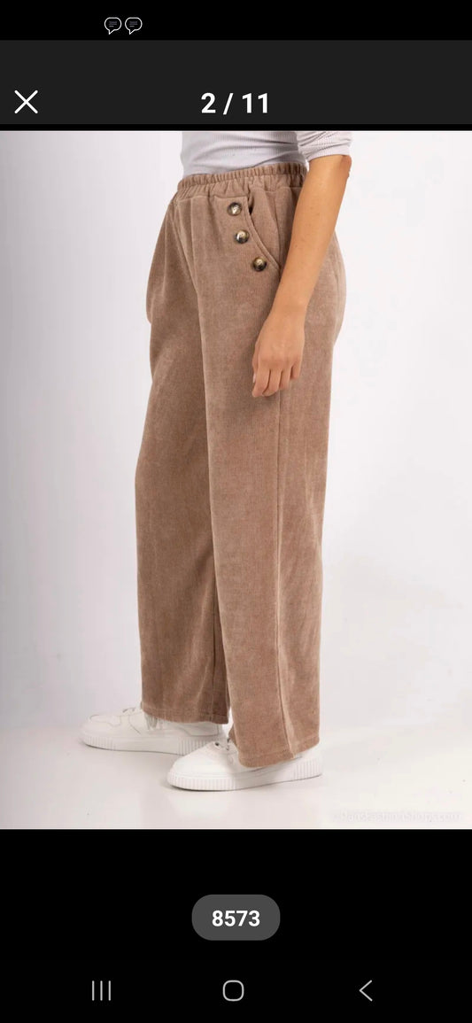Pantalon 50%viscose. 45%polyester. 5%elasthanne.
